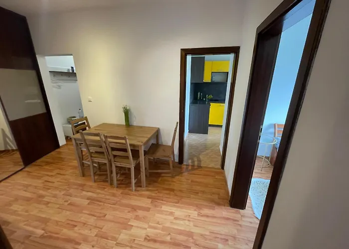 3Br Near Center With Parking